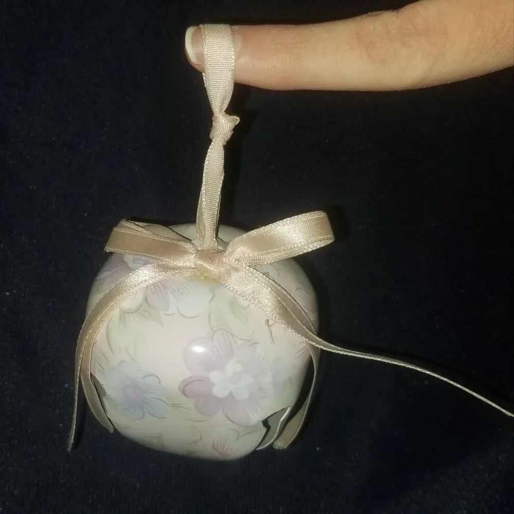 Ornament: vtg flower-decorated metal bell, $6 to add to a bundle